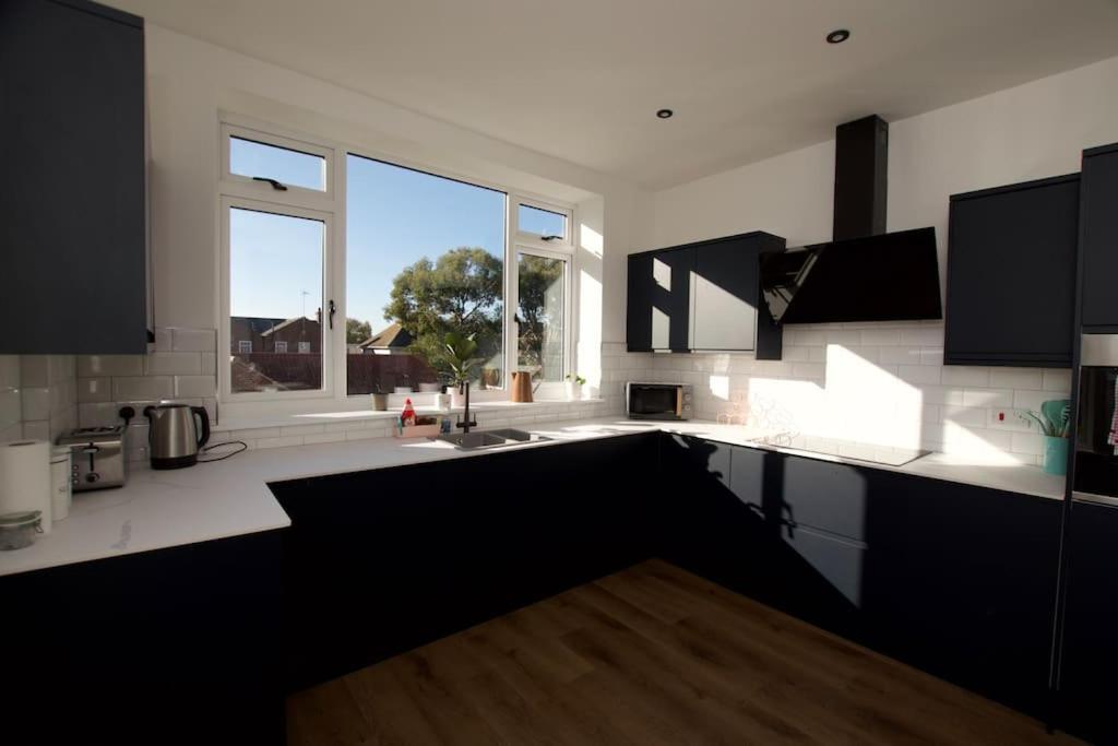Beautiful Large 3-Bed Coastal Flat With Parking. Διαμέρισμα Frinton-on-Sea Εξωτερικό φωτογραφία