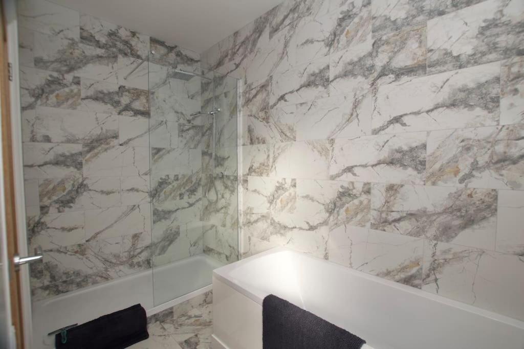 Beautiful Large 3-Bed Coastal Flat With Parking. Διαμέρισμα Frinton-on-Sea Εξωτερικό φωτογραφία