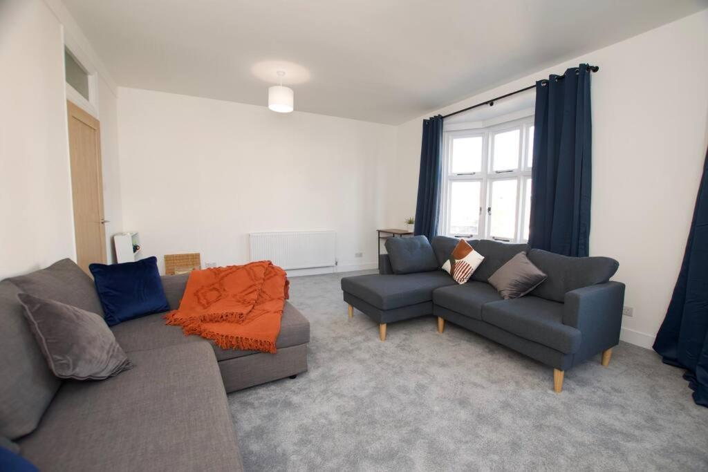 Beautiful Large 3-Bed Coastal Flat With Parking. Διαμέρισμα Frinton-on-Sea Εξωτερικό φωτογραφία
