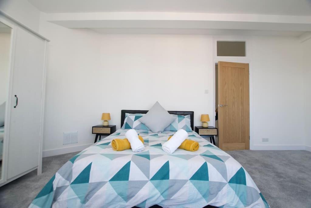 Beautiful Large 3-Bed Coastal Flat With Parking. Διαμέρισμα Frinton-on-Sea Εξωτερικό φωτογραφία