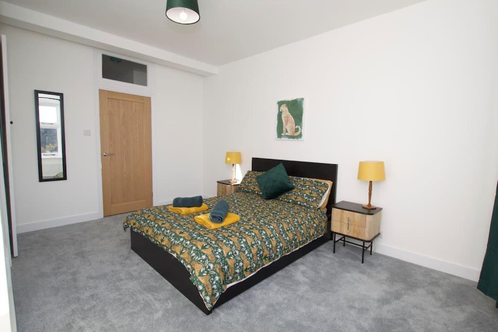 Beautiful Large 3-Bed Coastal Flat With Parking. Διαμέρισμα Frinton-on-Sea Εξωτερικό φωτογραφία
