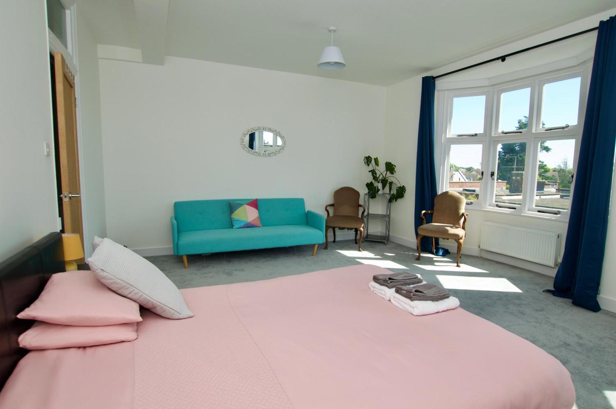 Beautiful Large 3-Bed Coastal Flat With Parking. Διαμέρισμα Frinton-on-Sea Εξωτερικό φωτογραφία