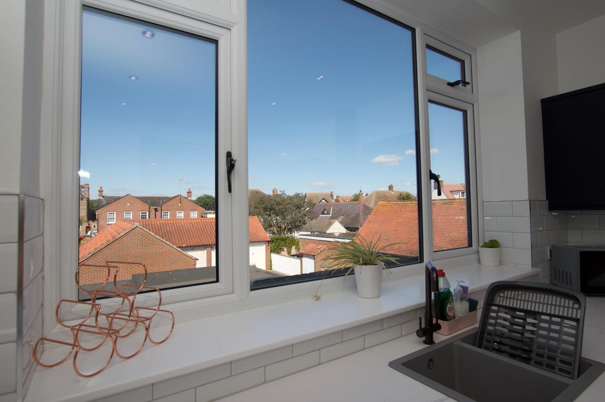 Beautiful Large 3-Bed Coastal Flat With Parking. Διαμέρισμα Frinton-on-Sea Εξωτερικό φωτογραφία