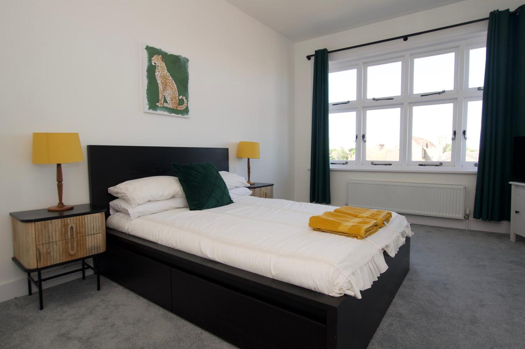Beautiful Large 3-Bed Coastal Flat With Parking. Διαμέρισμα Frinton-on-Sea Εξωτερικό φωτογραφία