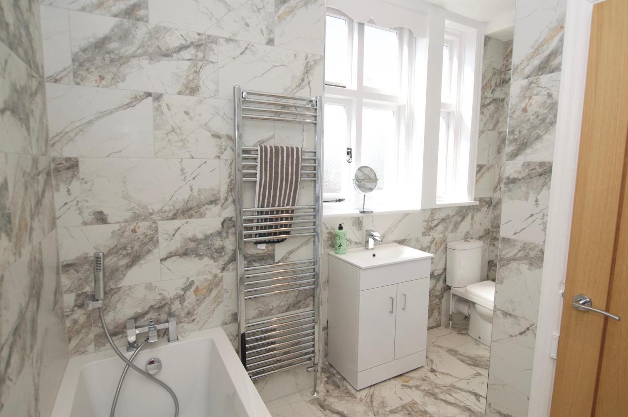 Beautiful Large 3-Bed Coastal Flat With Parking. Διαμέρισμα Frinton-on-Sea Εξωτερικό φωτογραφία