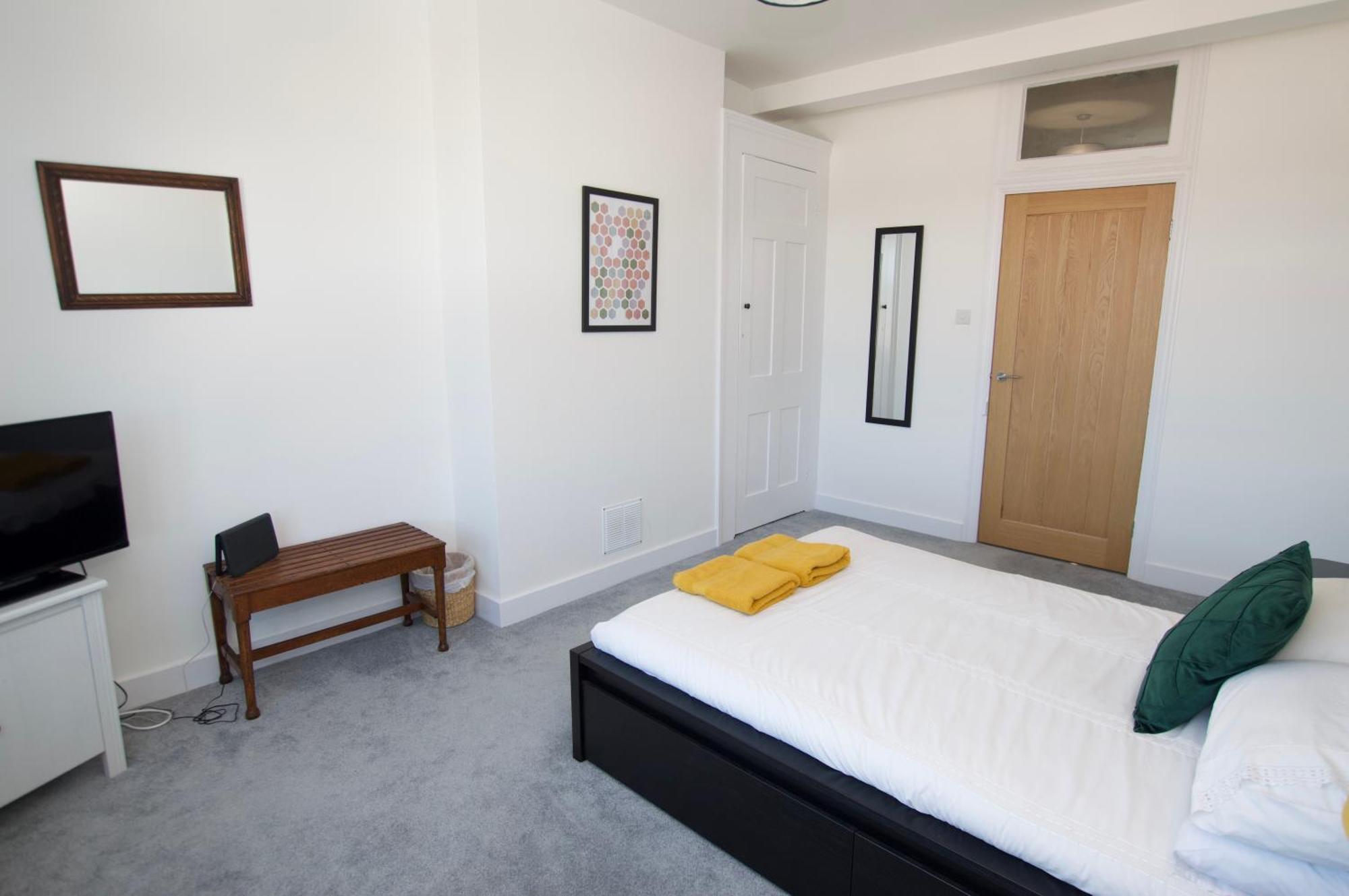 Beautiful Large 3-Bed Coastal Flat With Parking. Διαμέρισμα Frinton-on-Sea Εξωτερικό φωτογραφία