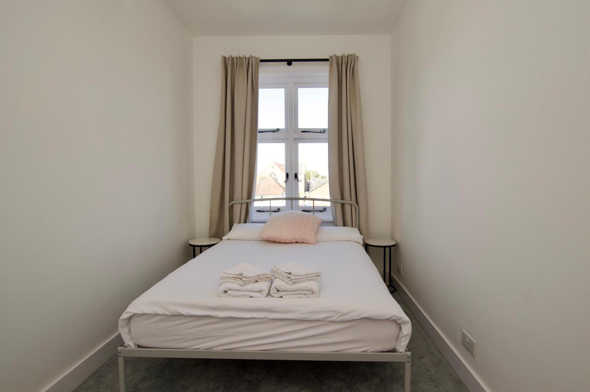 Beautiful Large 3-Bed Coastal Flat With Parking. Διαμέρισμα Frinton-on-Sea Εξωτερικό φωτογραφία
