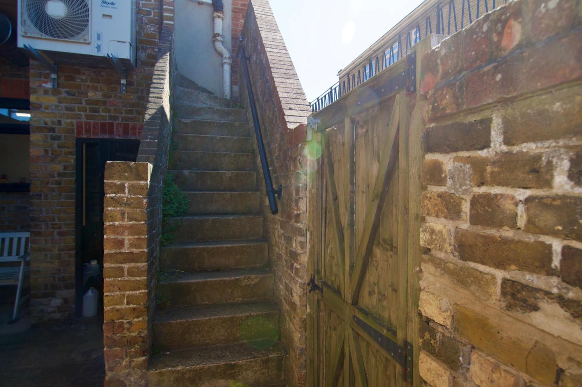 Beautiful Large 3-Bed Coastal Flat With Parking. Διαμέρισμα Frinton-on-Sea Εξωτερικό φωτογραφία