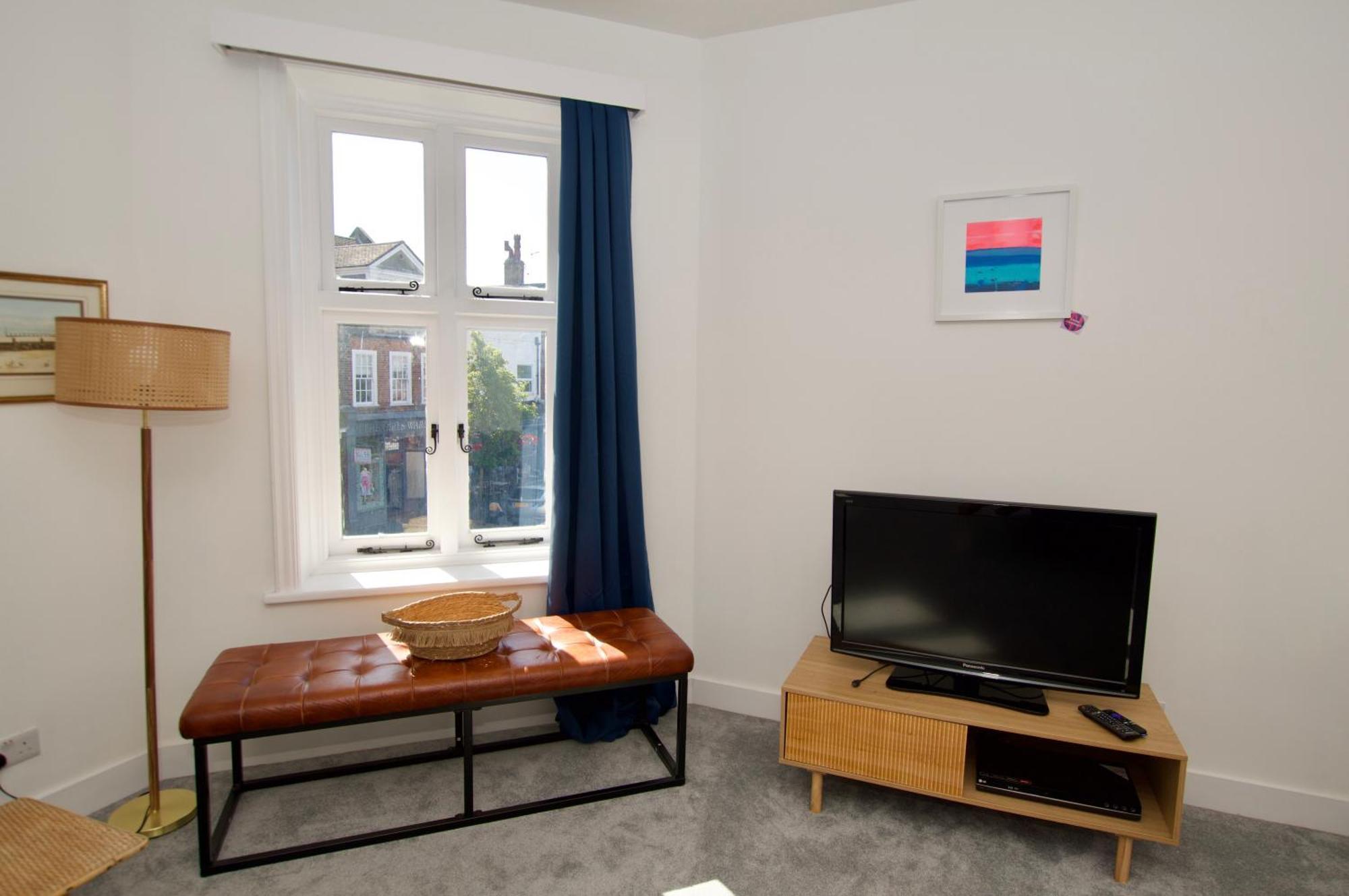 Beautiful Large 3-Bed Coastal Flat With Parking. Διαμέρισμα Frinton-on-Sea Εξωτερικό φωτογραφία